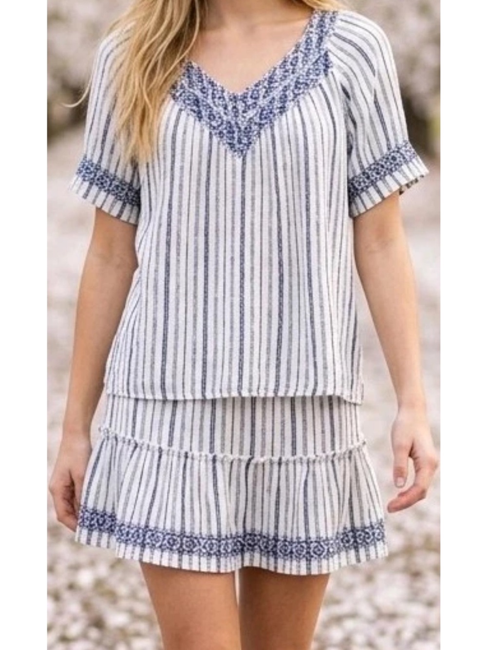 Knox Rose white  and Navy Striped V-Neck Blouse embroidered XL